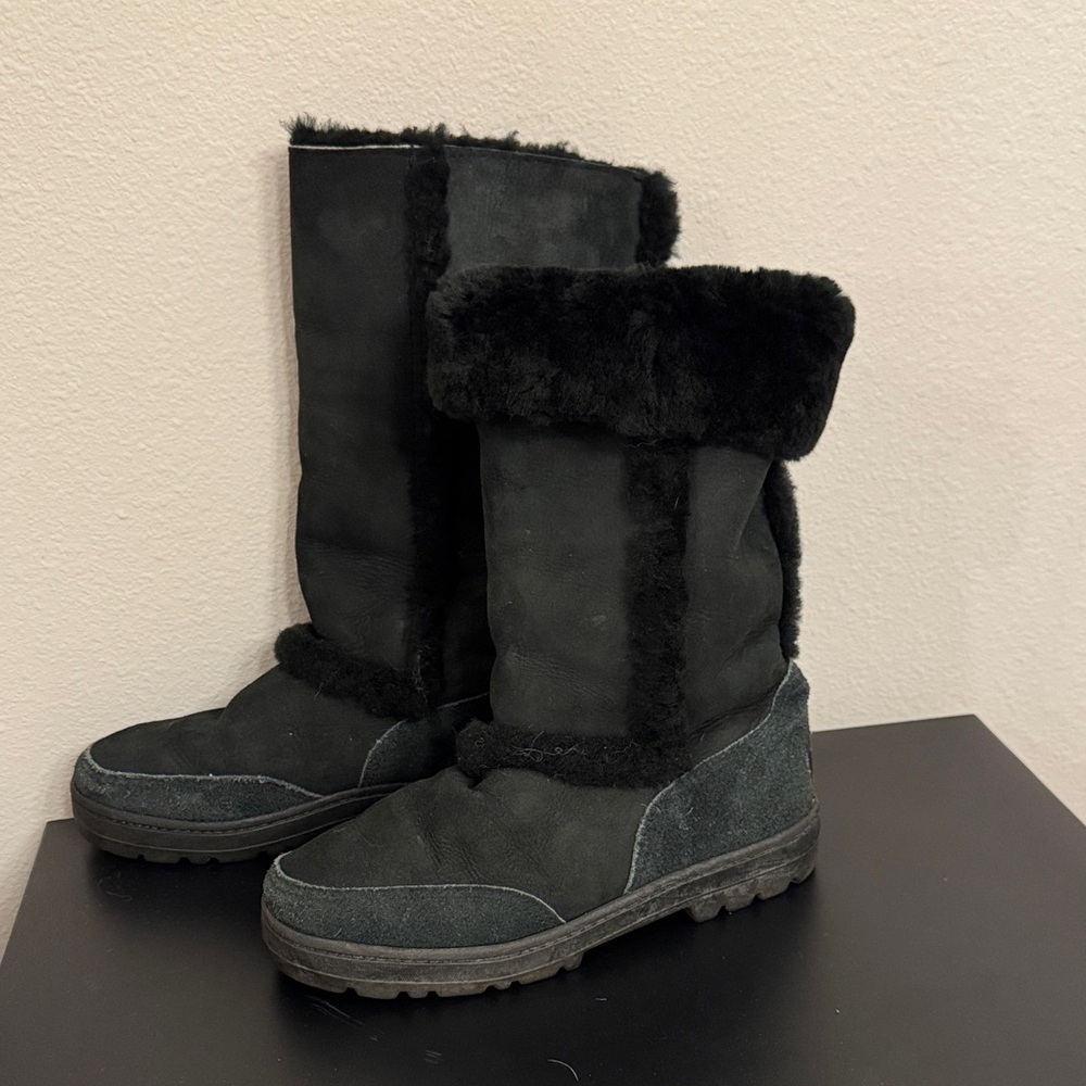 UGG AUSTRALIA Black Sundance II #5325  Knee High Sheepskin Wool Boots Wmns. Sz.8